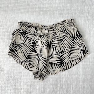 Brandy Melville Palm Print Shorts in Black and Ivory One Size